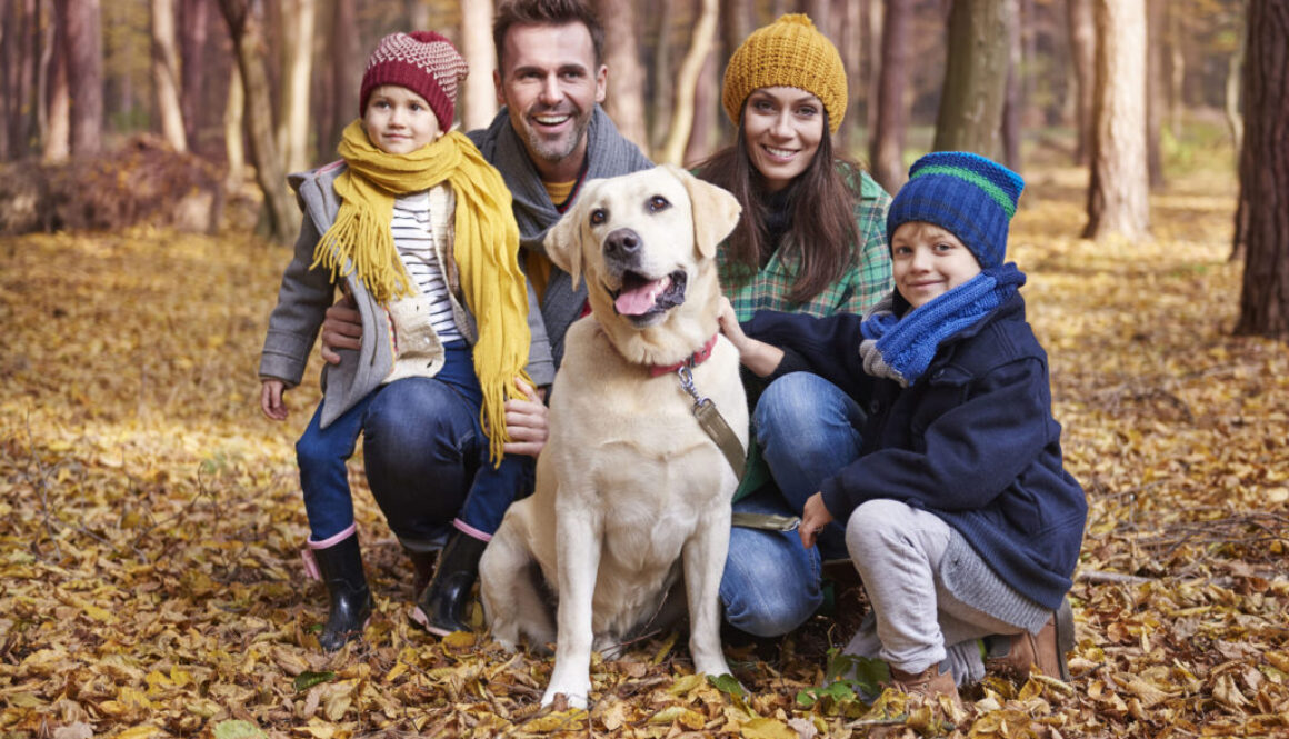 portrait-of-happy-family-during-the-autumn (1) (1)